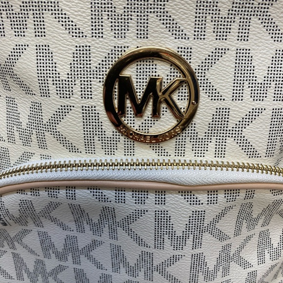 Michael Kors Vanilla Signature Jet Set Large women’s backpack shoulder bag NEW